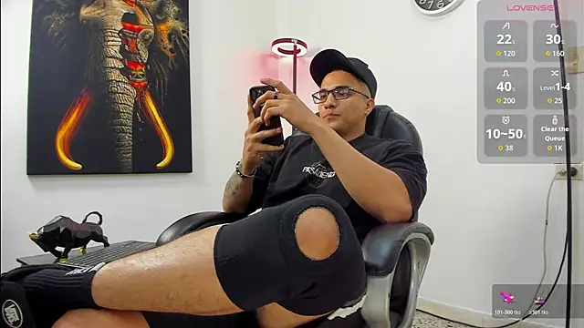 Snapshot of Dash_Bukoski chatting on October 31, 2025, 4:09 am Dash Bukoski online show from October 31, 2025, 4:09 am