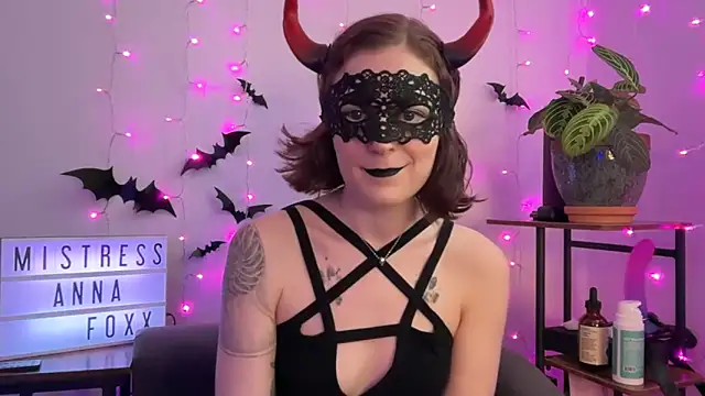 Snapshot of mistressannafoxx chatting on October 30, 2025, 9:11 pm mistressannafoxx online show from October 30, 2025, 9:11 pm