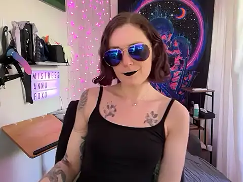 Snapshot of mistressannafoxx chatting on September 22, 2025, 8:37 pm mistressannafoxx online show from September 22, 2025, 8:37 pm