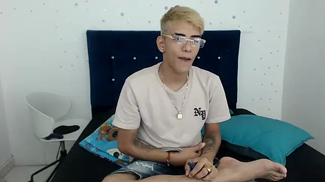 SkyAndSeth online show from October 15, 2025, 5:06 am