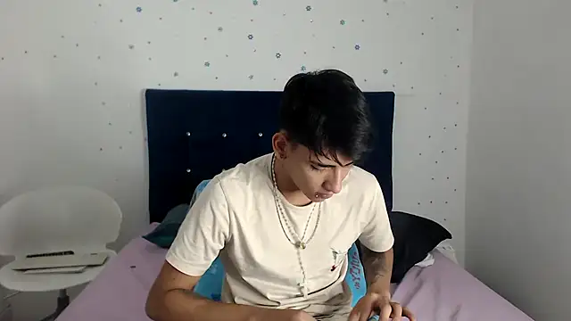 SkyAndSeth online show from October 3, 2025, 5:53 am