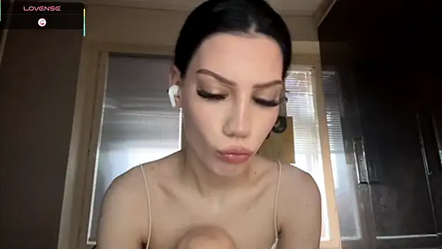 Snapshot of AlfredaBillegas chatting on October 27, 2025, 6:14 am AlfredaBillegas online show from October 27, 2025, 6:14 am