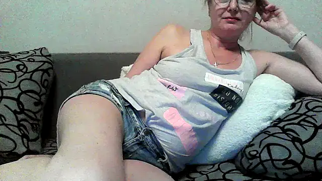 Snapshot of IrynaMolbertx chatting on October 31, 2025, 8:38 pm IrynaMolbertx online show from October 31, 2025, 8:38 pm