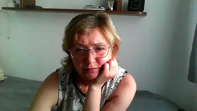 Snapshot of IrynaMolbertx chatting on September 21, 2025, 2:22 pm IrynaMolbertx online show from September 21, 2025, 2:22 pm