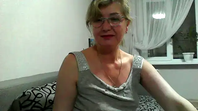 Snapshot of IrynaMolbertx chatting on October 8, 2025, 7:36 pm IrynaMolbertx online show from October 8, 2025, 7:36 pm