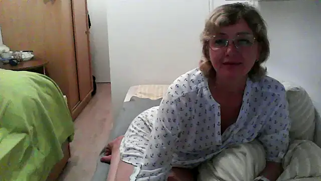 Snapshot of IrynaMolbertx chatting on September 19, 2025, 8:02 pm IrynaMolbertx online show from September 19, 2025, 8:02 pm