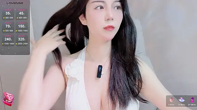 Snapshot of Amy-i chatting on June 13, 2026, 12:58 pm Amy-i online show from June 13, 2026, 12:58 pm