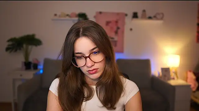 kissie cat online show from February 12, 2026, 2:28 pm