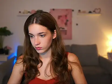 kissie cat online show from September 23, 2025, 1:07 pm