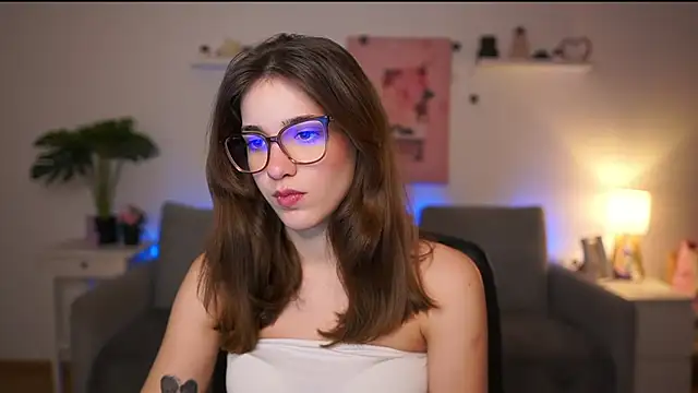 kissie cat online show from February 2, 2026, 2:16 pm