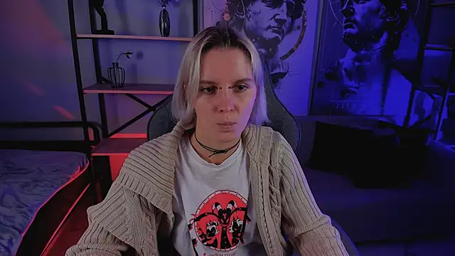 Snapshot of BethanyCloud chatting on November 10, 2025, 5:18 pm BethanyCloud online show from November 10, 2025, 5:18 pm