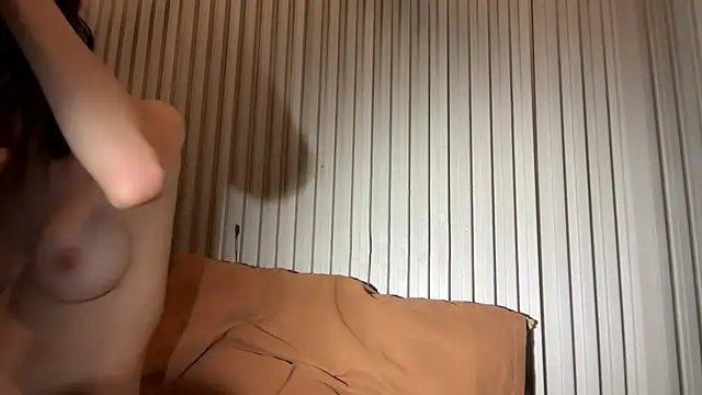 cummingstar25 online show from December 19, 2025, 11:40 pm