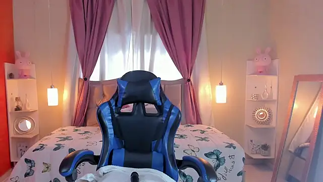 IsabellaHot01 online show from April 9, 2026, 8:04 pm