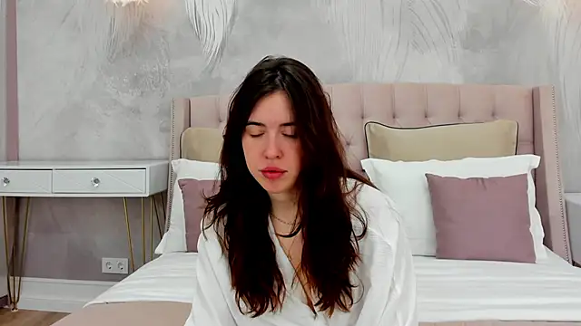 KimberlyBond online show from September 19, 2025, 3:05 pm