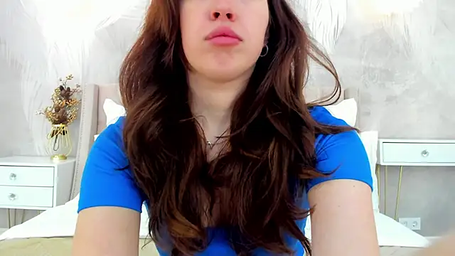 KimberlyBond online show from October 6, 2025, 3:02 pm