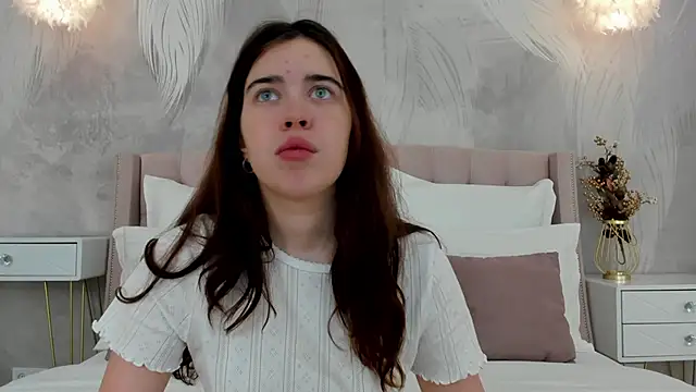 KimberlyBond online show from September 30, 2025, 3:07 pm