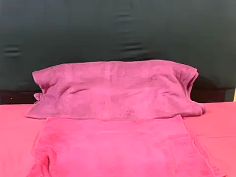 Snapshot of OnionBooty23 chatting on October 31, 2025, 6:59 pm OnionBooty23 online show from October 31, 2025, 6:59 pm