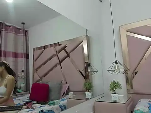 Snapshot of MiaCours chatting on September 8, 2025, 6:51 pm MiaCours online show from September 8, 2025, 6:51 pm