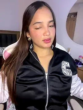 Andrea-Lu online show from October 3, 2025, 3:09 am