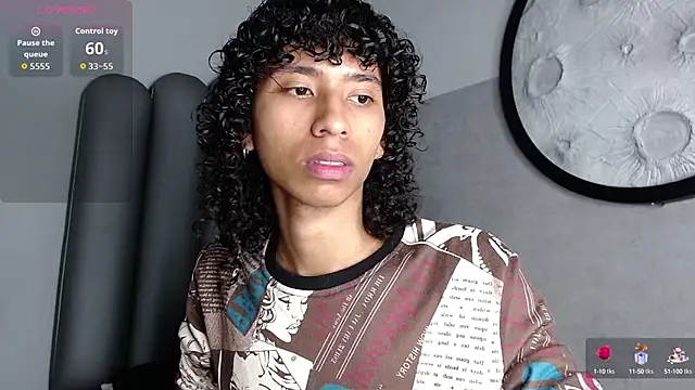 Snapshot of venus-03 chatting on October 15, 2025, 3:27 am venus-03 online show from October 15, 2025, 3:27 am