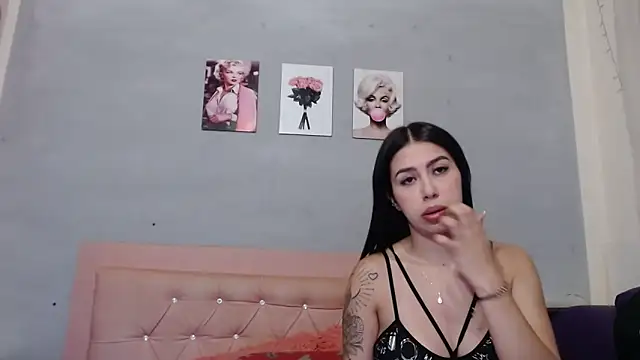 Olivia Spear online show from September 22, 2025, 12:33 pm