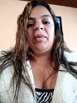 Snapshot of Mia-Glow chatting on February 9, 2026, 11:41 am Mia-Glow online show from February 9, 2026, 11:41 am