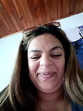 Snapshot of Mia-Glow chatting on February 18, 2026, 1:40 pm Mia-Glow online show from February 18, 2026, 1:40 pm