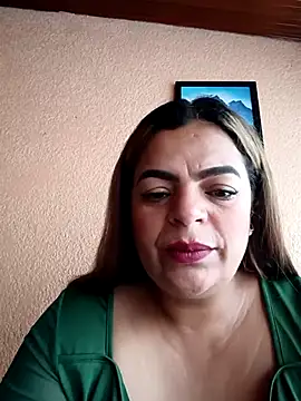 Snapshot of Mia-Glow chatting on February 6, 2026, 12:12 pm Mia-Glow online show from February 6, 2026, 12:12 pm