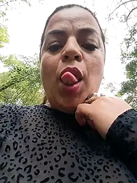 Snapshot of Mia-Glow chatting on February 25, 2026, 1:11 pm Mia-Glow online show from February 25, 2026, 1:11 pm