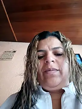 Snapshot of Mia-Glow chatting on February 5, 2026, 12:12 pm Mia-Glow online show from February 5, 2026, 12:12 pm