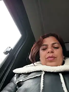 Mia-Glow online show from October 3, 2025, 12:17 pm