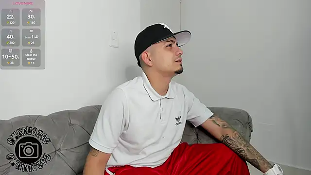 OwenStonne  online show from September 30, 2025, 3:34 am