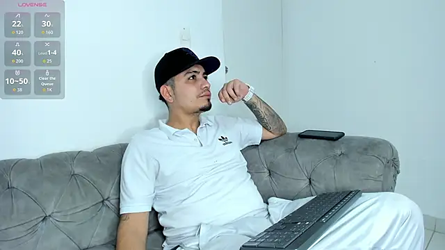 OwenStonne  online show from September 18, 2025, 4:04 am