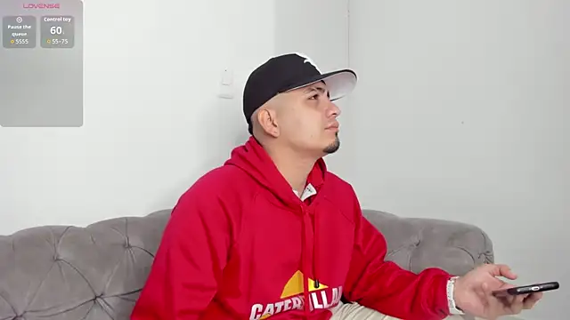 OwenStonne  online show from October 12, 2025, 4:14 am