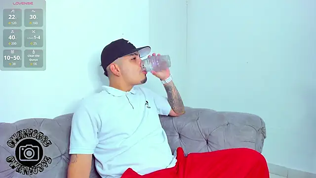 OwenStonne  online show from October 1, 2025, 4:06 am