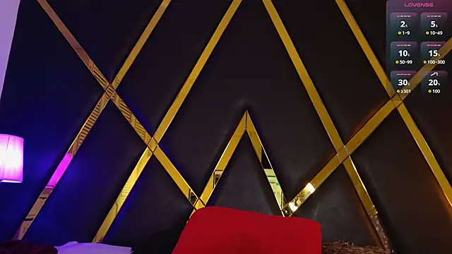 Snapshot of EmmaaCastro chatting on October 22, 2025, 12:04 pm EmmaaCastro online show from October 22, 2025, 12:04 pm