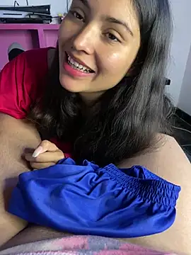 Snapshot of hotwife26 chatting on August 4, 2026, 1:37 pm hotwife26 online show from August 4, 2026, 1:37 pm