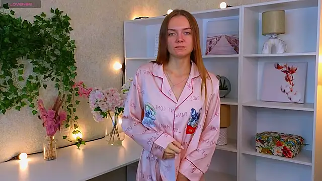 LouisaChaobal online show from September 22, 2025, 1:44 am