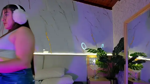 ChloeeMonroee online show from November 4, 2025, 12:20 pm