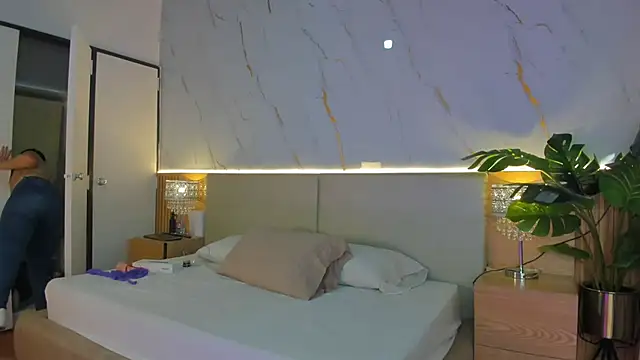 ChloeeMonroee online show from November 7, 2025, 11:59 am