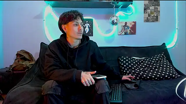 Dioniso guy8 online show from April 21, 2026, 8:04 pm