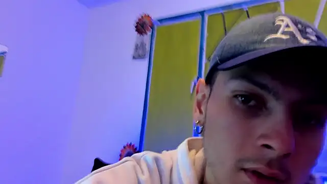 Dioniso guy8 online show from December 15, 2025, 8:36 pm