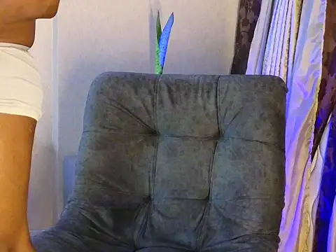 Snapshot of BenjaminCol_ chatting on October 13, 2025, 10:32 pm BenjaminCol  online show from October 13, 2025, 10:32 pm