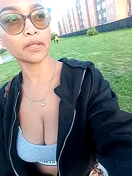 BiiancaEstradaa online show from April 9, 2026, 10:49 pm