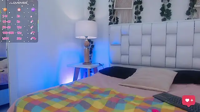 Tiffanygh  online show from October 16, 2025, 7:22 pm