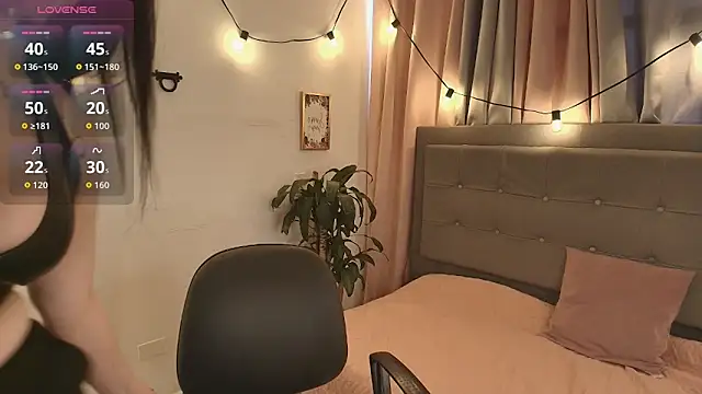 Seraphyne666 online show from November 4, 2025, 7:28 pm