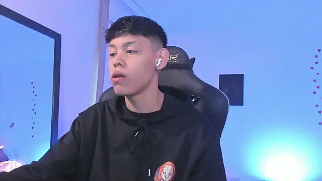 Snapshot of zeus_blaze chatting on October 2, 2025, 12:30 pm zeus blaze online show from October 2, 2025, 12:30 pm