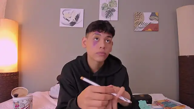 Snapshot of zeus_blaze chatting on October 15, 2025, 4:44 am zeus blaze online show from October 15, 2025, 4:44 am