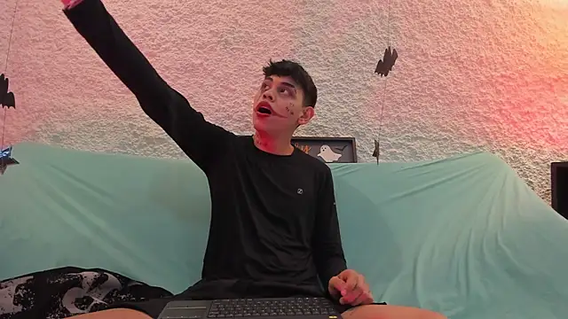 Snapshot of zeus_blaze chatting on October 25, 2025, 5:06 am zeus blaze online show from October 25, 2025, 5:06 am