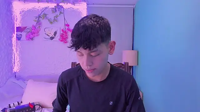 Snapshot of zeus_blaze chatting on October 30, 2025, 4:11 am zeus blaze online show from October 30, 2025, 4:11 am